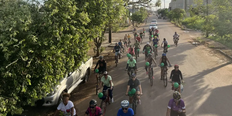 Conscientização ambiental e segurança no trânsito marcam evento com ciclistas na capital