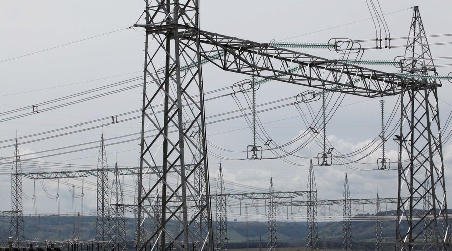Hitachi anuncia nova fábrica visando data centers e energia renovável