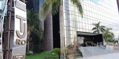 Justiça condena cooperativa de crédito por cobrança indevida e determina devolução em dobro