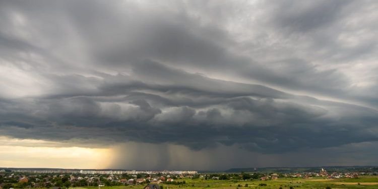 Muitas nuvens e pancadas de chuva nesta segunda-feira (24) na Região Norte